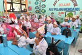 Mendikdasmen Tinjau Hari Terakhir MPLS Ramah, Anak-Anak Ceria Sekali