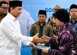 Ketum PB Mathla'ul Anwar Jazuli Juwaini & Kepala BPJPH Serahkan 5.000 Sertifikat Halal bagi UMKM