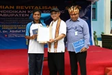 Murid Papua Bacakan Surat untuk Presiden Prabowo, Mendikdasmen Abdul Mu'ti Tertegun