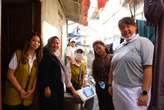 Blusukan ke Teluknaga, Volunter Xieli Tzu Chi Indonesia ASG Bagikan Kupon Beras Cinta Kasih untuk Warga Prasejahtera