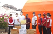 TBS Foundation Salurkan Bantuan Untuk Warga Terdampak Kebakaran di TPA Jatiwaringin