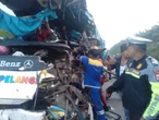 Bus Tabrak Truk di Tol Pekanbaru-Dumai, 2 Tewas dan Belasan Orang Terluka