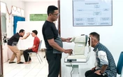 OWL Eyewear Indonesia Berbagi Kacamata
