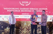 Gubernur Jateng Ahmad Luthfi Dinobatkan Sebagai Tokoh Penggerak UMKM dan Ekonomi Kreatif