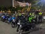 Malam-malam Polisi Angkut Puluhan Sepeda Motor Berknalpot Bising di Bandung  