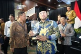 Jadi Daerah Terbaik dalam Kolaborasi SPMB, Kaltim Terima Anugerah dari Mendikdasmen