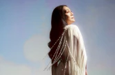 Perjalanan Hati yang Utuh Dee Lestari dalam Album Ketiga