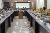 Anggota DPRD Jember Main Gim dan Merokok saat Rapat Ternyata Kader Gerindra