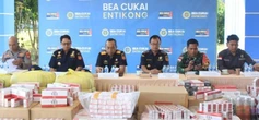 Bea Cukai Musnahkan BKC Ilegal dan Ratusan Bale Pakaian Bekas Impor di Entikong