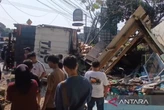 Truk Pengangkut Air Mineral Tabrak Warung di Cirebon, Ibu & Bayi Meninggal Dunia