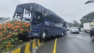 Bus MGI Terpental Setelah Menabrak Median di Tol Cipularang, Lihat!