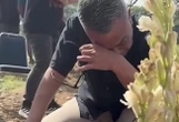 Datang ke Makam Temon, Abdel Achrian Menangis Lalu Minta Maaf