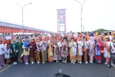 Parade Kebaya di Jembatan Ampera Jadi Magnet Wisata-Dongkrak Omzet UMKM