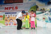 Kunjungi SDN Srengseng Sawah 15, Mendikdasmen Abdul Mu'ti Sangat Gembira