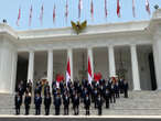 Foto Perdana Prabowo dan Para Menteri di Istana, Kompak Pakai Dasi Biru