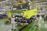 Hino Genjot Produksi Dalam Negeri, TKDN 300 Series Tembus Lebih dari 71%