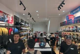 Bikers Kelapa Gading Punya “Sarang” Baru! RD2 Moto Hadirkan Helm Shark & Apparel Keren