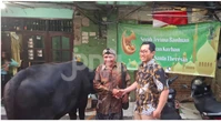 Gereja Santa Theresia Serahkan Bantuan Hewan Kurban di Tanah Abang