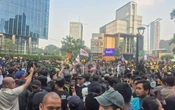 Mahasiswa Tanya Alasan Pengadangan Menuju Bundaran HI, Tetapi Malah Ditertawai Polisi