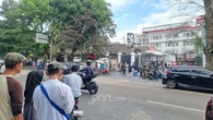 Pascakerusuhan, Kerusakan Kawasan Jalan Diponegoro Bandung Jadi Tontonan Warga