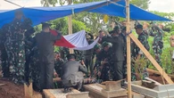 Tembakan Salvo Iringi Pemakaman Almarhum Mayor (Cpl) Anda Rohanda