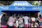 Program Donasi Pakaian PNM Mekaar, Yanti Pengusaha Laundry Surabaya Ikut Kecipratan Rezeki