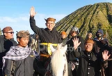 Dukun Pandita Serahkan Penghargaan, Fadli Zon Jadi Warga Kehormatan & Sesepuh Tengger