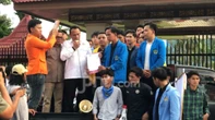 Didesak Mahasiswa, Ketua DPRD Sumsel Bersumpah di Bawah Al-Quran Kawal 8 Tuntutan Rakyat ke Pusat