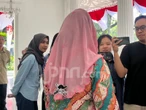 Temui Gubernur Pramono, Yenny Wahid Pakai Emblem One Piece