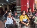 Hera Jalani Pemeriksaan Terkait Laporan Erin, Rieke Diah Pitaloka Turut Hadir