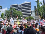Buruh Kepung Kantor Gubernur Jateng, Teriakkan Upah Sangat Rendah