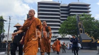 Mengenal Pola Hidup Sehat Bhikkhu Thudong, Selepas Tengah Hari Hanya Konsumsi Minuman