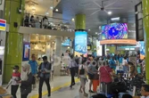 Libur Sekolah Tiba, Pengunjung Mulai Padati Stasiun Gambir