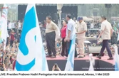 Lihatlah Aksi Presiden Prabowo Melepas Kemeja di Depan Buruh