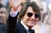 Tom Cruise dan Ana de Armas Kepergok Bergandengan Tangan, Pacaran?