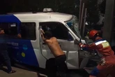 Angkot Jaklingko Tabrak Tiang di Sunter, Mobil Rusak Berat
