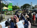 Demo di Depan Yayasan RSI NTB, Massa Tuntut Ketua Pembina Dicopot