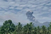 Gunung Dukono Menyemburkan Abu Vulkanik Setinggi 1.200 Meter