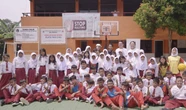 Rayakan HUT ke-30, Sun Life Indonesia Donasikan Peralatan Olahraga ke 30 Sekolah