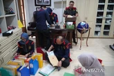 Jaksa Bawa 1 Koper Seusai Menggeledah Rumah Alex Noerdin