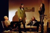 Wolf Alice Bawa Ketenangan dalam The Sofa