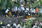 Dukung Kelestarian Lingkungan, Pandawara & Telkom Bersih-Bersih Sampah di Sungai Cioray