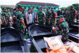 TNI Salurkan 70 Boat Polyethylene untuk Bantu Penanggulangan Banjir di Bekasi