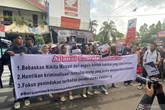 Kembali Jalani Sidang, Nikita Mirzani Disambut Para Pendukung