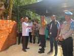 Kades Ciptodadi 1 Serahkan Senpi Kecepek dari Warganya ke Wakapolres Musi Rawas