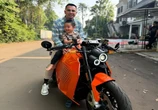 Lihat tuh, Raffi Ahmad Pamer Moge Listrik Bergaya Futuristik, Harganya Enggak Main-Main