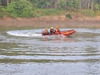Bocah SD di Muara Enim Tenggelam di Sungai Lematang, Tim SAR Lakukan Manuver Perahu Karet