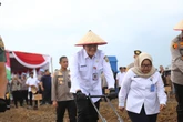 Sekda Edward Candra Dukung Inisiasi Polda Sumsel Tanam Jagung di Lahan Rawan Karhutla