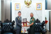 Tingkatkan Pertahanan Siber, Kasum TNI Terima Kunjungan Kepala Staf Digital Intelijen Militer Singapura
