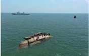 Bakamla RI Evakuasi KM Aneka Jaya yang Terbalik di Perairan Pulau Cucu Petong